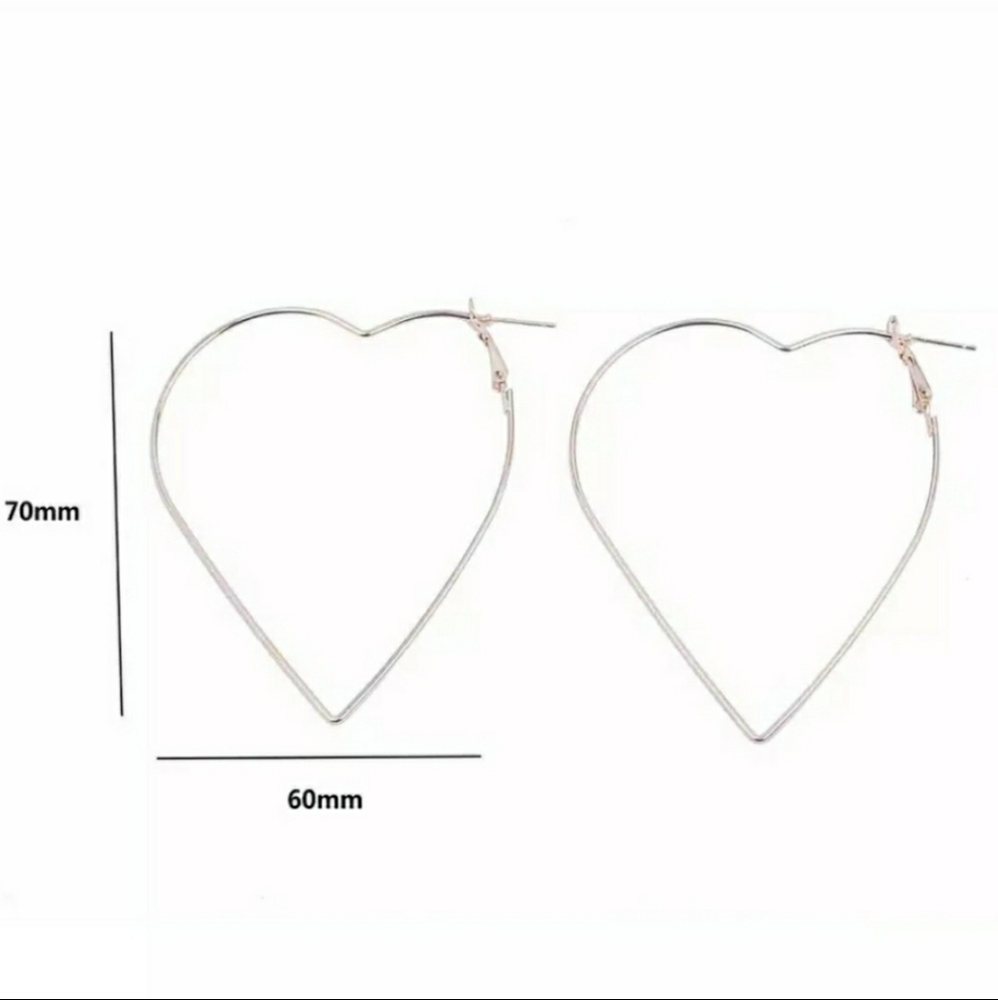 Heart Shaped Gold Minimalist Earrings B5 - Picture 4 of 4